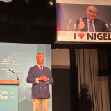 英媒：英国一政党领导人正演讲，身后突然现普京微笑海报 ...