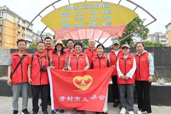 开封市义工协会利用周末休息时间助学回访18名遇困学生