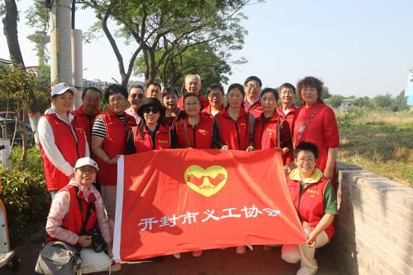开封市义工协会到乡村敬老院开展端午节敬老志愿服务活动