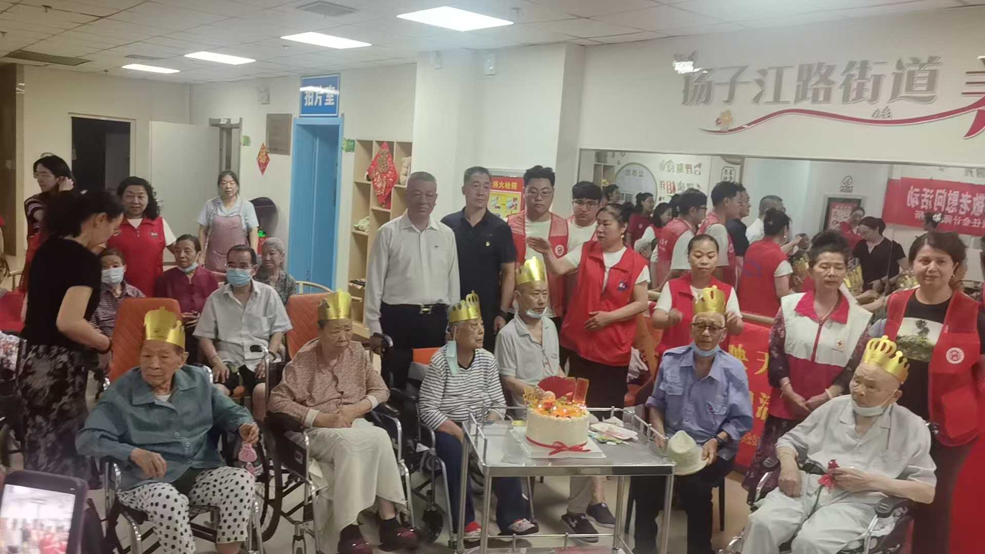 党建引领践初心 情暖端午敬夕阳｜乌市青年志愿者协会春雨爱心公益社开展敬老慰问活动