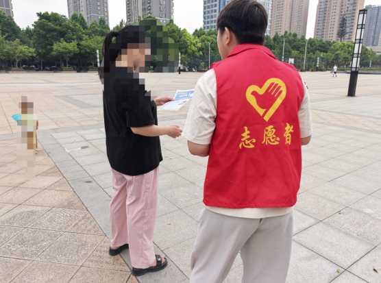 【洛阳】7月18日李飞宇开展第3场“护骨现在做 健康为家国”公益活动
