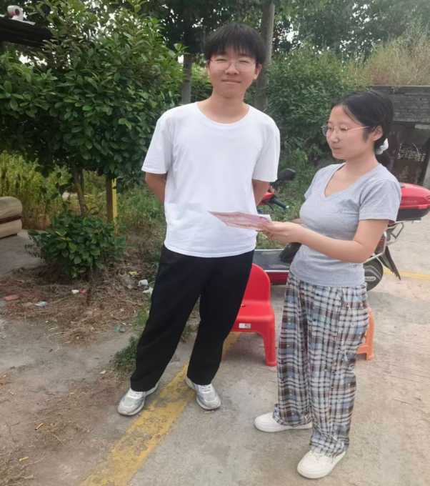 【平顶山】护骨科普进乡村 青春力量守护少年骨骼健康