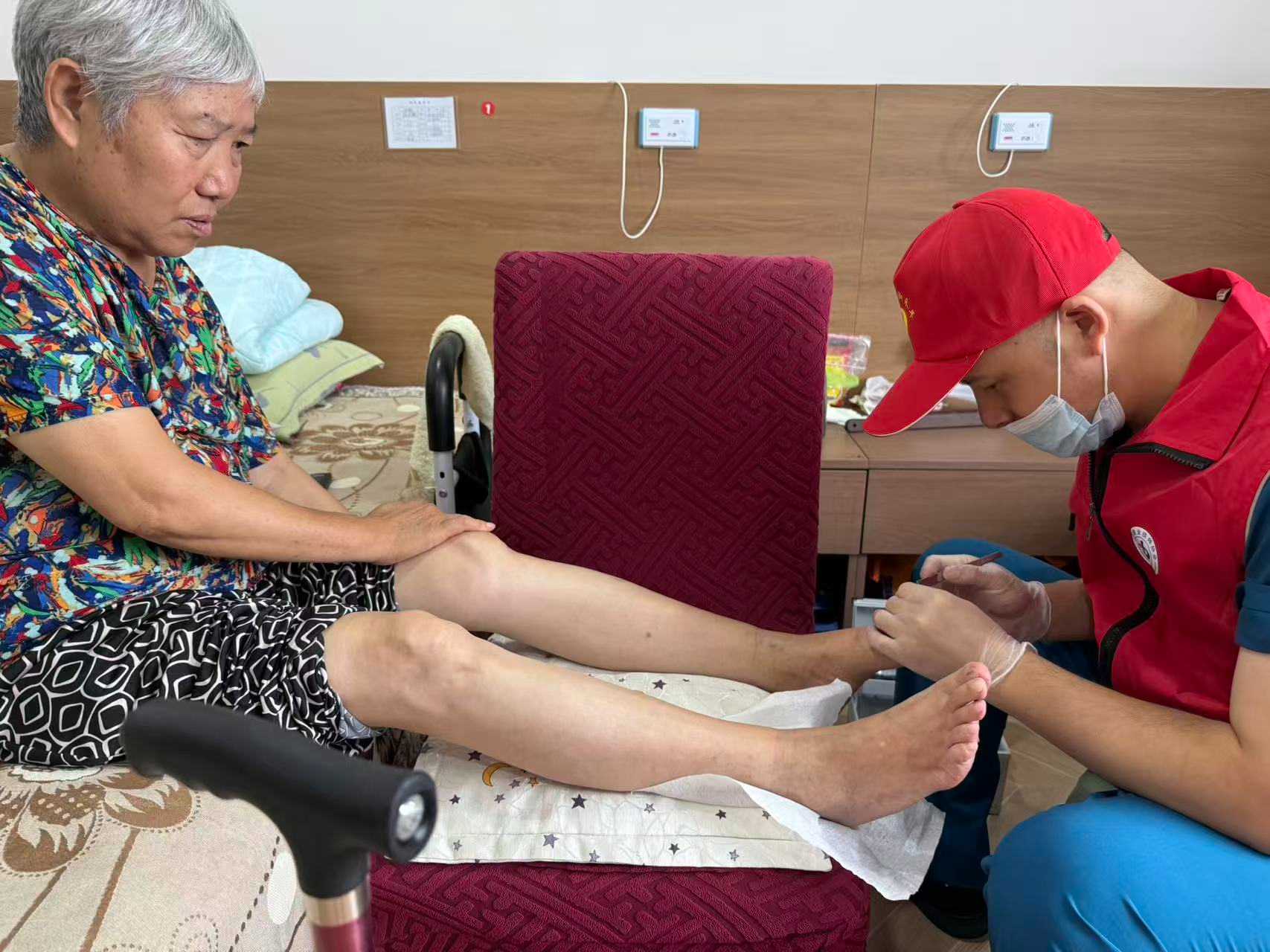 中国商业技师协会技能服务“益”起行公益服务队绥化分队开展敬老帮扶志愿活动