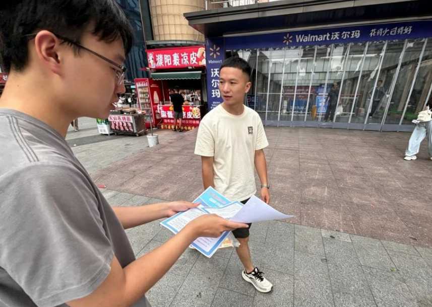 【信阳】8月16日郑齐、杨玉婷开展第6场“护骨现在做 健康为家国”公益活动