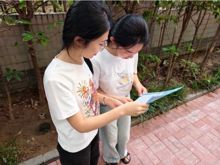 【郑州】8月18日张亚希开展第4场“护骨现在做 健康为家国”公益活动