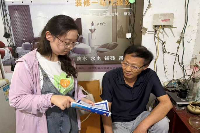 【郑州】8月23日杨欣怡在豫教社区开展“护骨现在做 健康为家国”公益活动